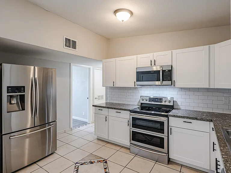3607 W La Salle St — Photo 1