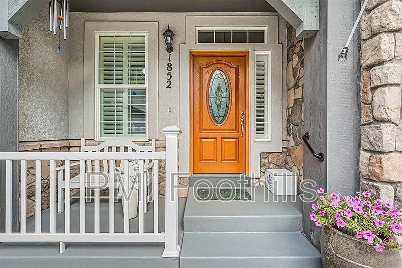 3 bed, 3.0 bath, 2726 sqft, $3,137 — Photo 3