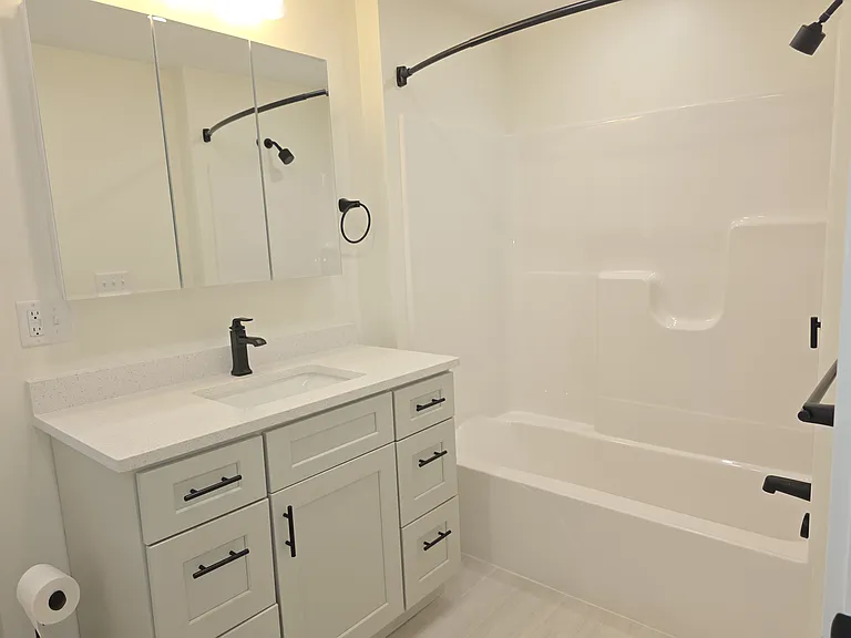 442 Main St #5 — Photo 12