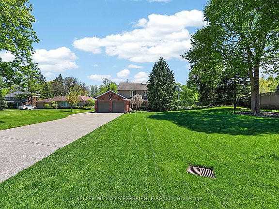 3rd image of 76 Royal Oak Dr