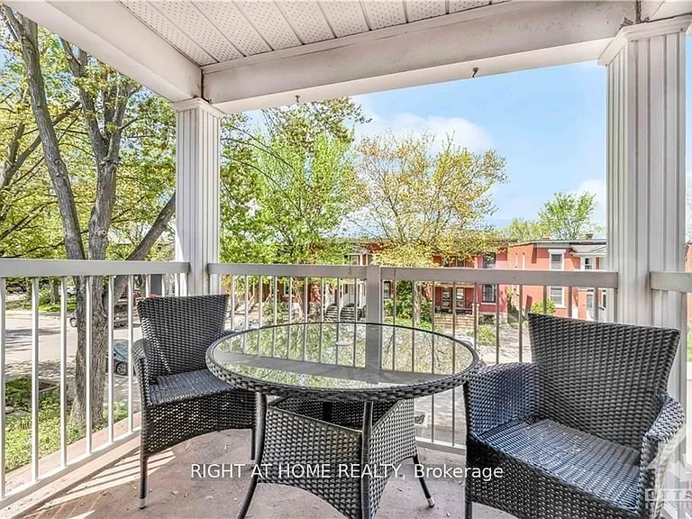 24 Desjardins Ave — Photo 14