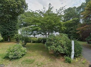 18 Blueberry Ln, Marstons Mills, MA 02648
