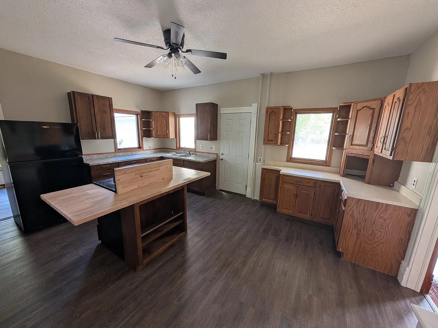 3 bed, 1500 sqft, $1,000 — Photo 2
