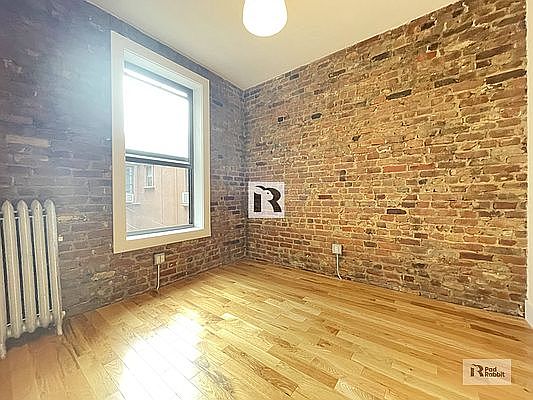 5th image of 716 Jefferson Ave #B55