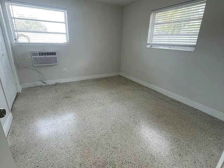 70 SW 30th Ave — Photo 11
