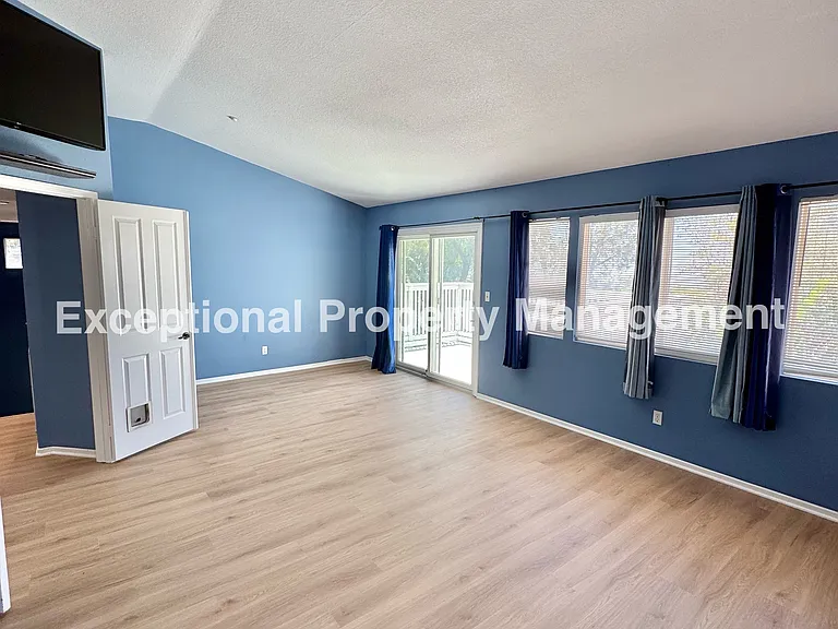 14855 Hedge Row Ct — Photo 12