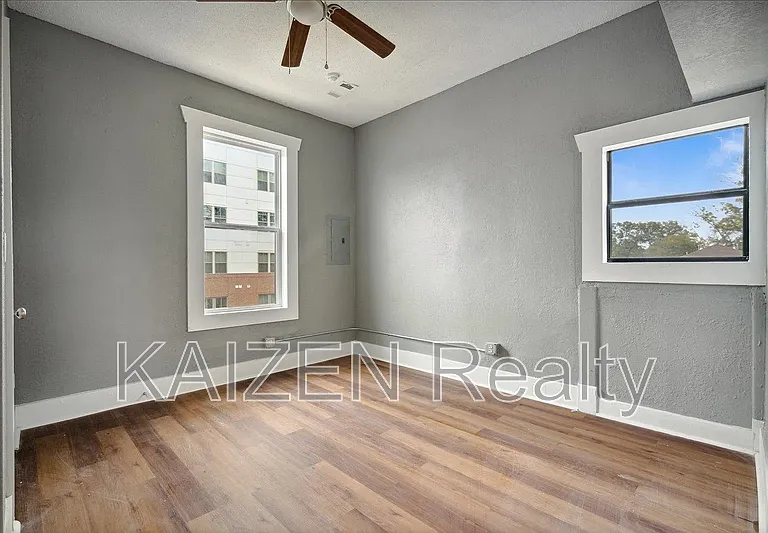 156 N Tucker St — Photo 13