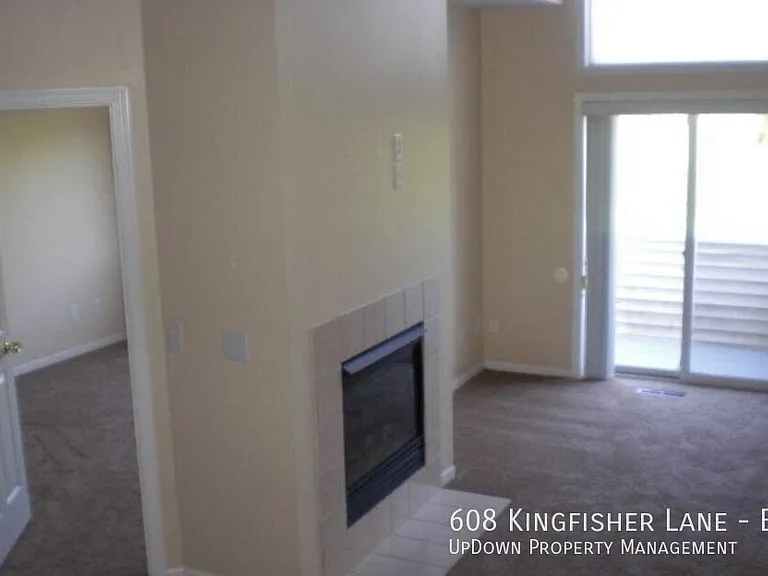 608 Kingfisher Ln #E — Photo 7