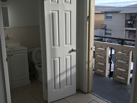 4th image of 2593 N Oleander Ave