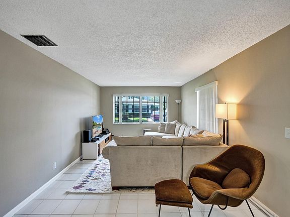 5th image of 10098 40th Drive #284