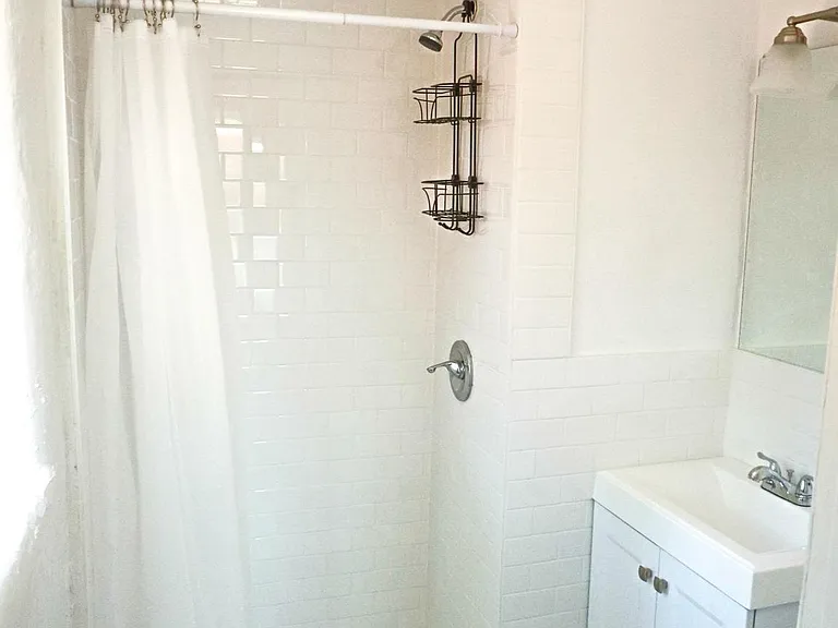 219 Girard Blvd SE #3 — Photo 6