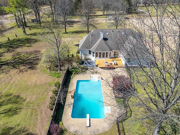 3rd image of 50 Hickory Lake Dr