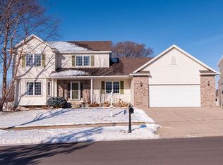 1807 Century Hills Dr NE, Rochester, MN 55906