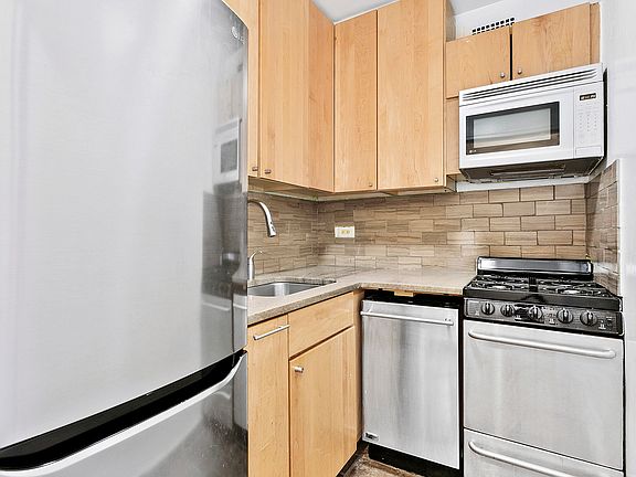 3rd image of 175 W 12th St #K8