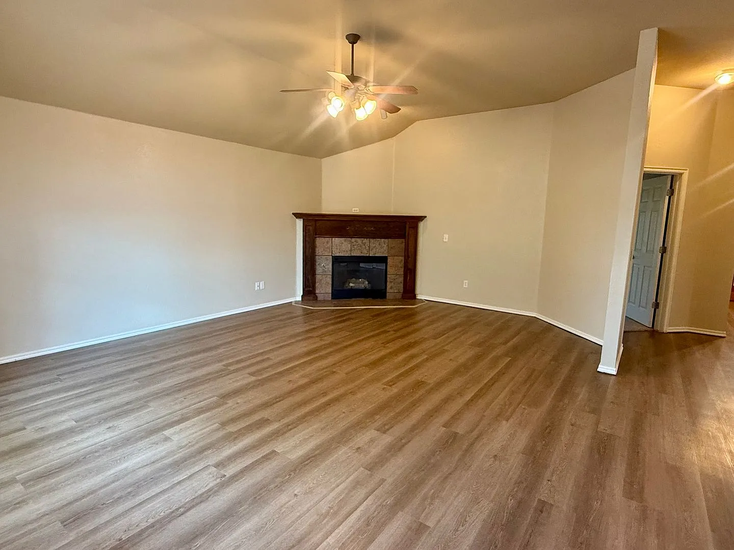 Edmond 3 Bed 2 Bath Home w/ Storm Shelter! — Photo 2