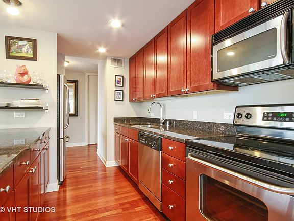 4th image of 30 E Huron St APT 4704