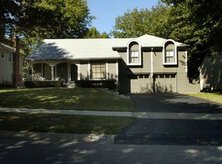10900 W 101st St, Overland Park, KS 66214