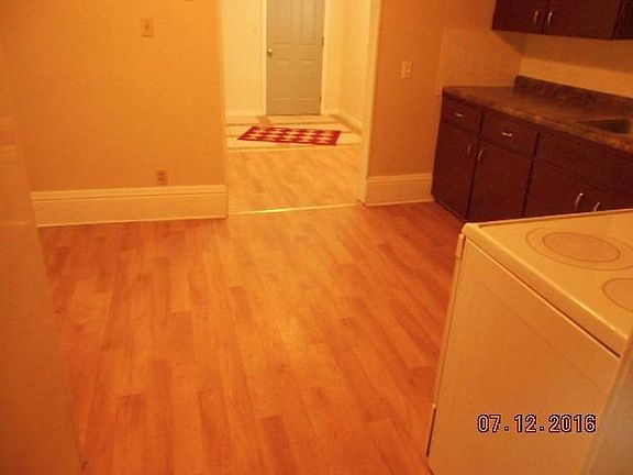 4th image of 610 E Stover St
