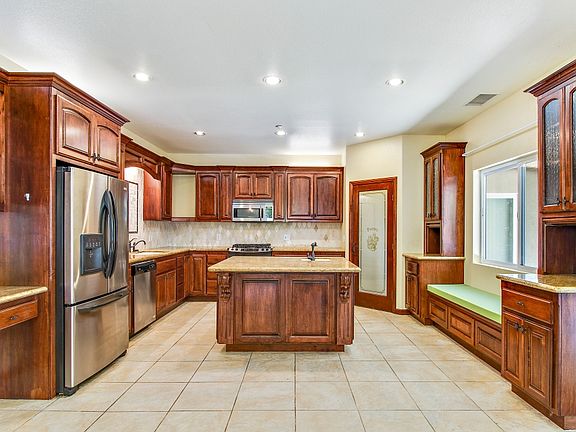 3rd image of 231 Valley Vista Dr