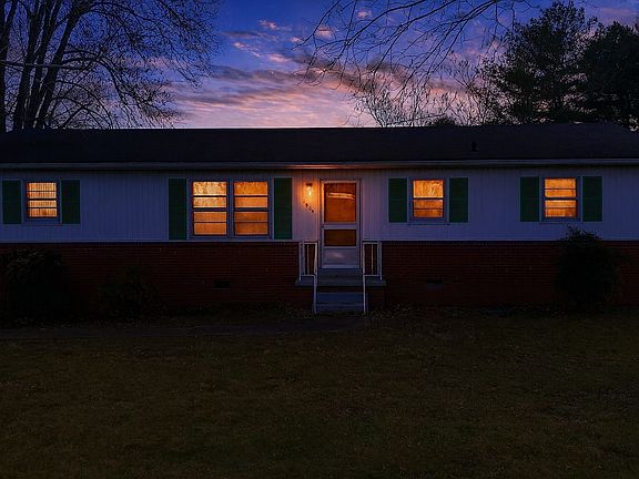 3rd image of 1404 Cypress St