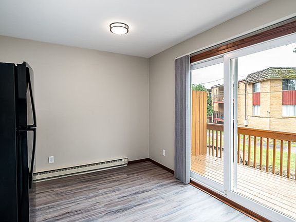 2nd image of 150 Flintridge Dr #8