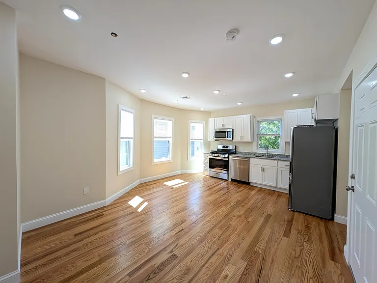22 Holyoke Rd — Photo 3