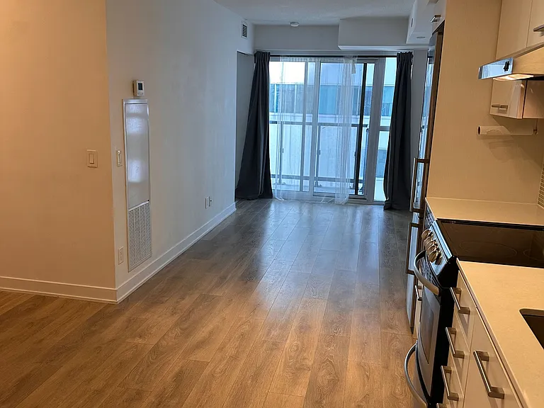 87 Peter St #1019 — Photo 2