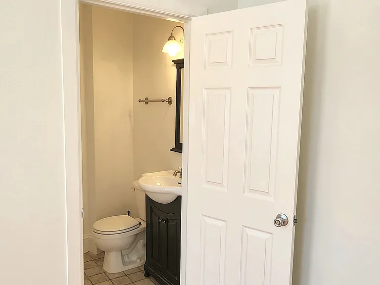 3591 Calumet St — Photo 19