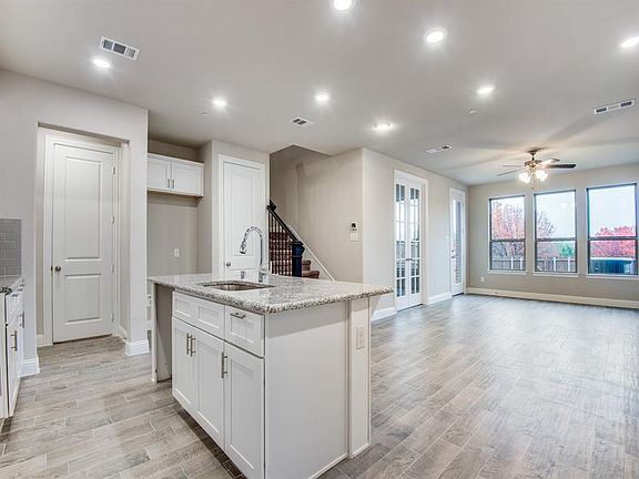 3rd image of 653 Hutchinson Ln