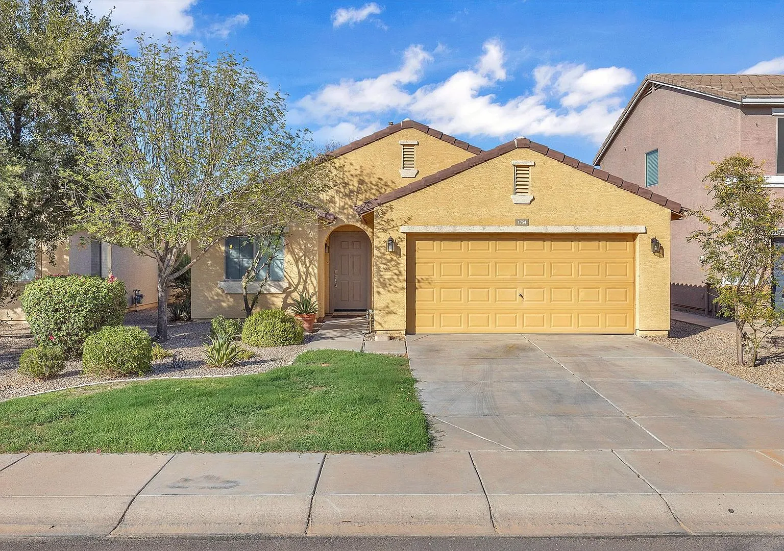 Located in a desirable San Tan Valley neighborhood with convenient access to all the new shopping — Photo 1