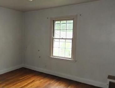 3rd image of 1009 Maycliffe Pl