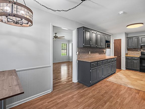 4th image of 1861 New Center Rd