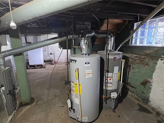 5th image of 547 Avis St