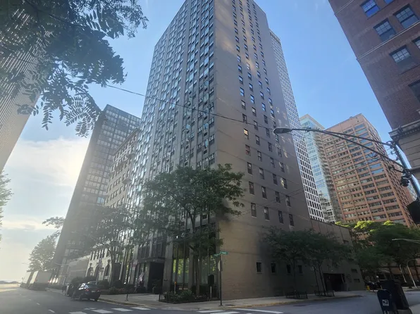 253 E Delaware Pl, Chicago, IL