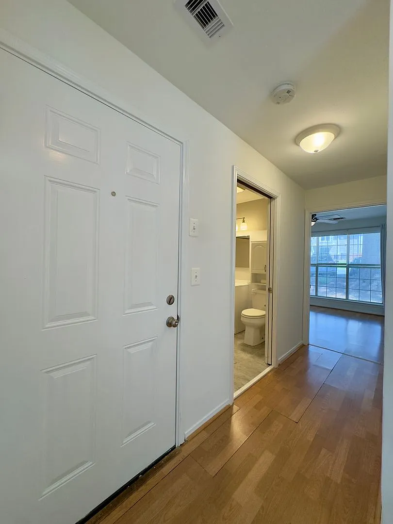 Building Photo - 203 Yorkshire Way #C
