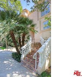 4th image of 11112 La Maida St Unit 21