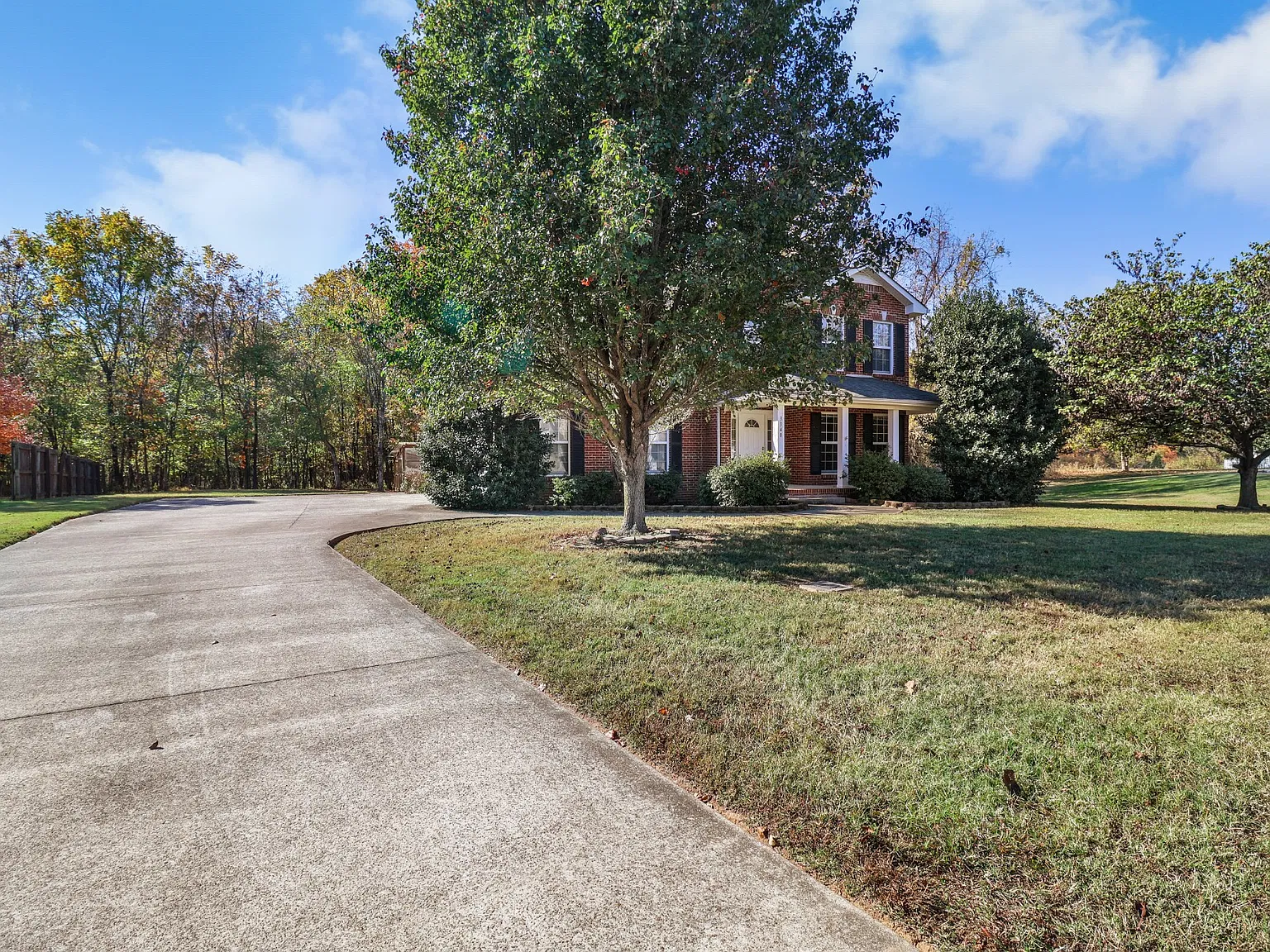3 bed, 2.5 bath, 2500 sqft, $1,975 — Photo 4