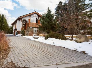 764 W Chestermere Dr, Chestermere, AB T1X1A6