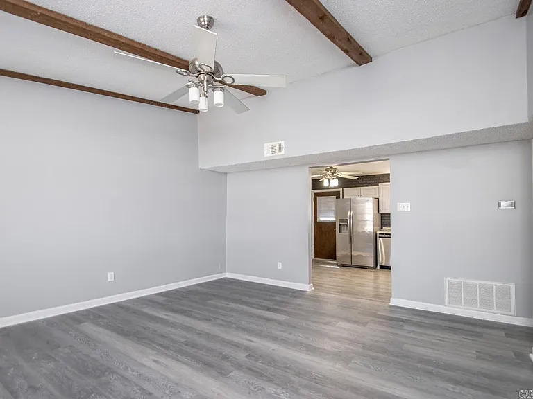 63 Robinson St — Photo 5