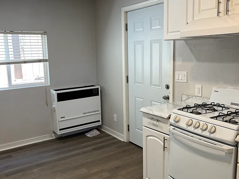 4177 Myrtle Ave — Photo 13