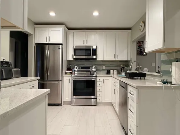 713 Durham Rd, East Meadow, NY 11554