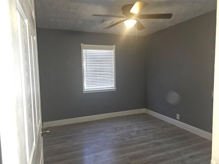 9330 Chesterfield Dr — Photo 10