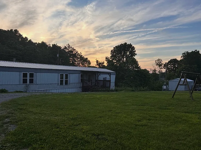 129 George Ln — Photo 1