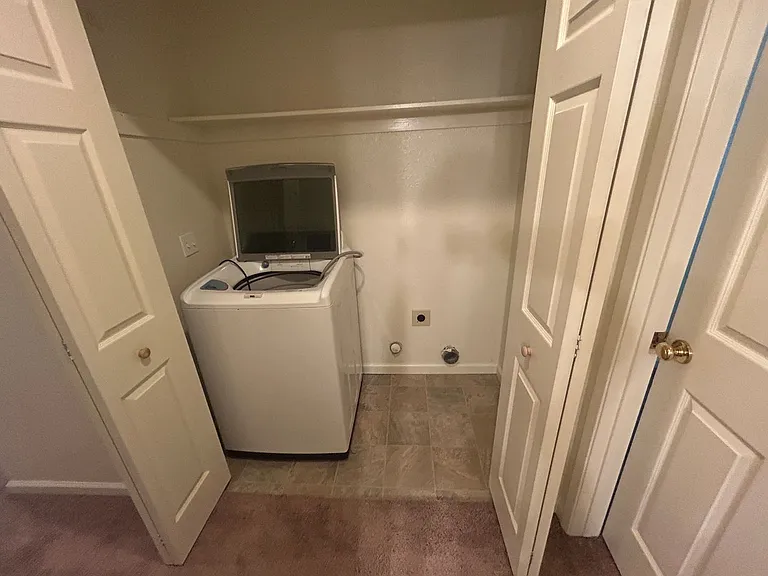 9428 Newington Way — Photo 12