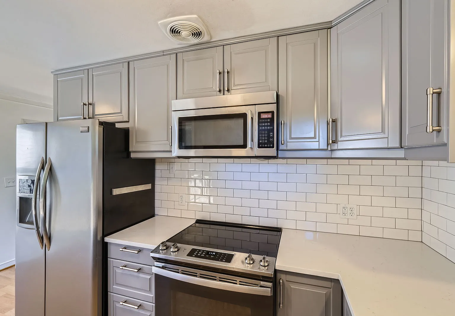 3 bed, 1430 sqft, $3,700 — Photo 3