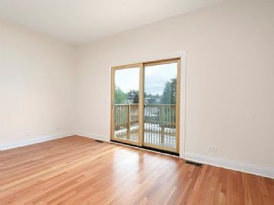 5th image of 1655 W Wrightwood Ave