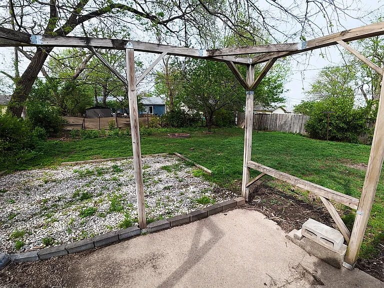 2512 Century Dr — Photo 15