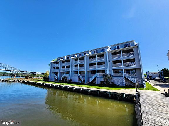 2nd image of 24 McMullens Wharf Ct #2C
