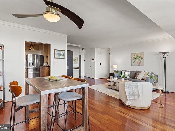 3rd image of 1805 Crystal Dr APT 1011S