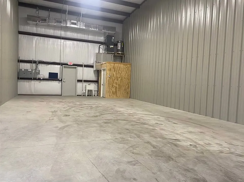 1 bed, 1700 sqft, $1,900 — Photo 4